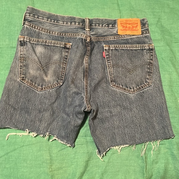 Vintage Levi’s cut off Jean shorts 33 inch waist non-stretch size 8 - Picture 3 of 4